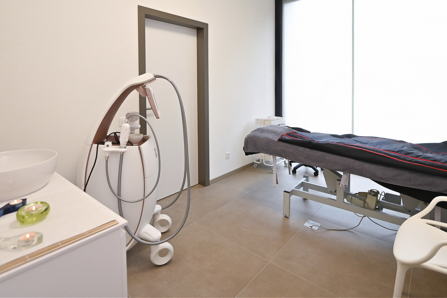 fotografia: Foto Studio 19 Uno spazio dedicato ai trattamenti corpo, dalla termoterapia ai percorsi per il drenaggio e il benessere delle gambe, insieme ai trattamenti manuali.